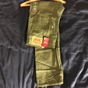 Men’s Levi’s. Slim taper. Green. 34W34L